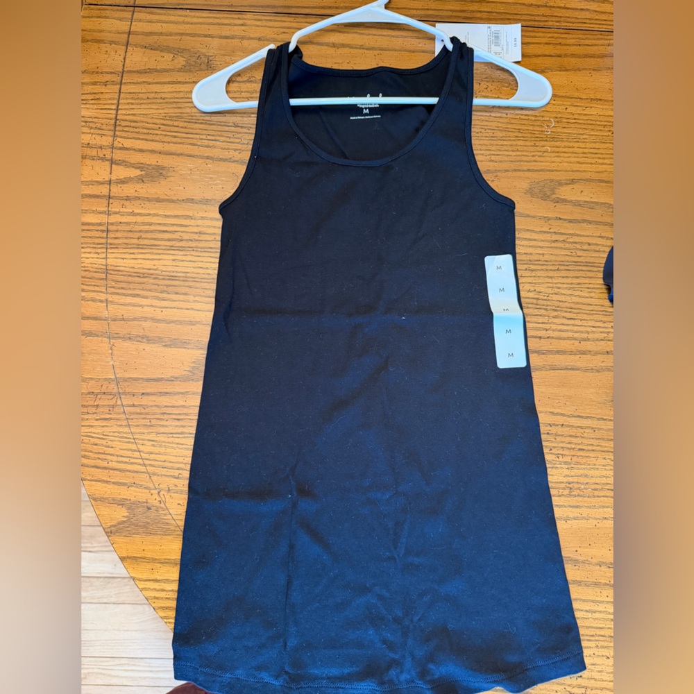 Black maternity tank top nwt